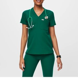 FIGS scrub set size S hunter green